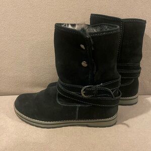 White Mountain “Powder” Black Suede Faux Fur Boots Sz 6 mid calf double button